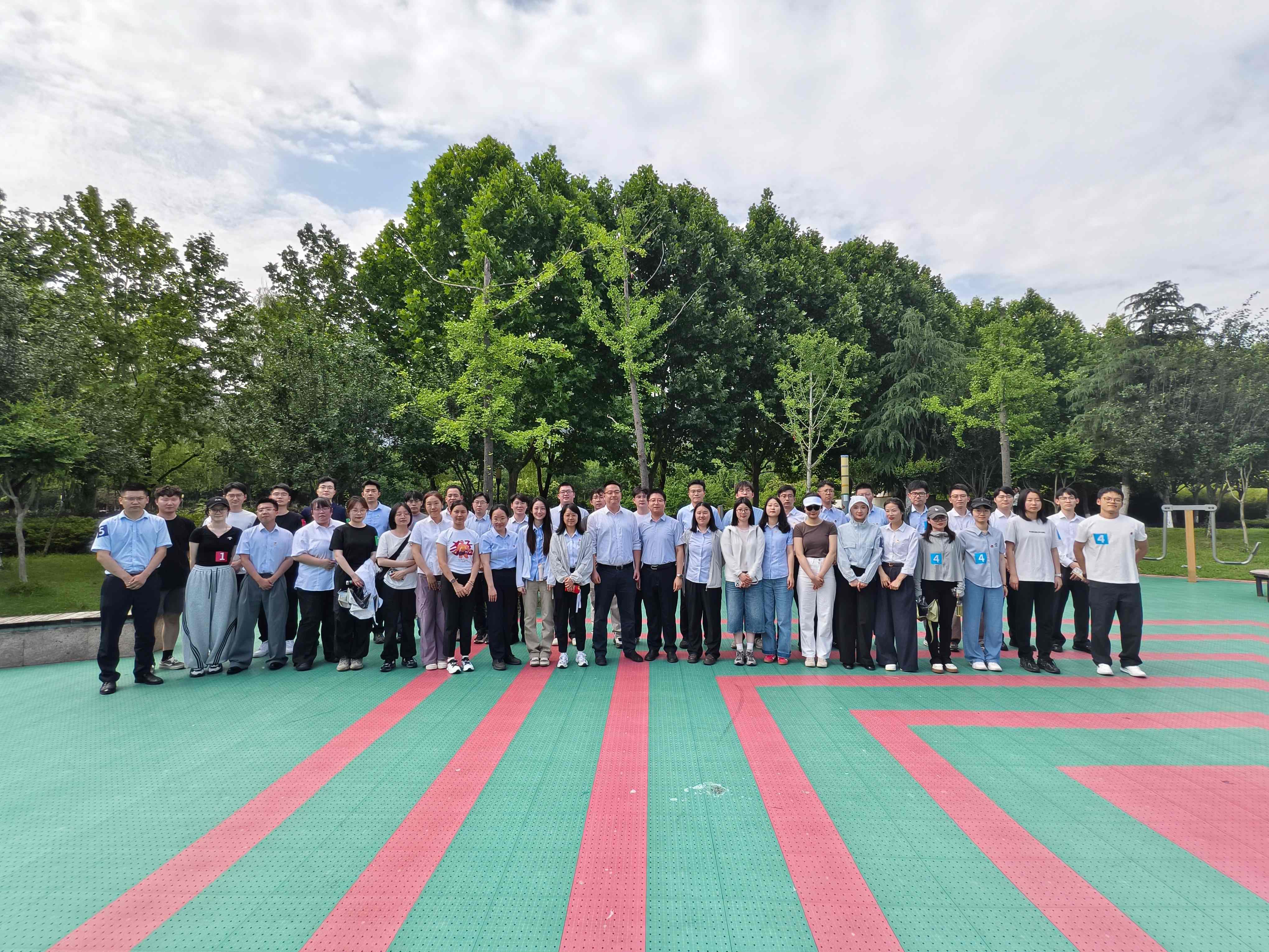 俄罗斯专享会294官网控股团委进行“活力兴青年”基层团组织共建活动